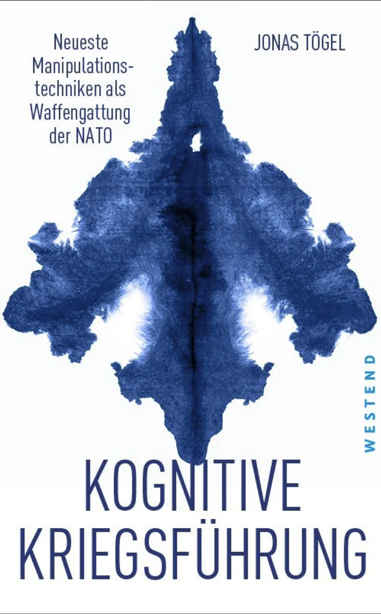 Buchcover: Jonas Tögel – Kognitive Kriegsführung (Westend), blauer Tintenklecks im Stil eines Rorschach-Tests